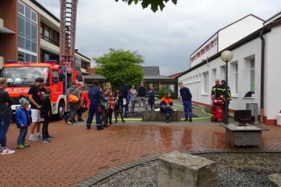 Freiwillige Feuerwehr und Jugendfeuerwehr Cadolzburg mit Löschübungen